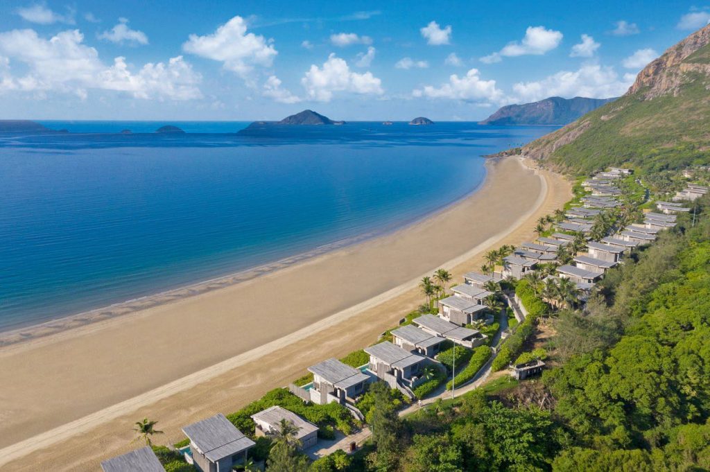 Đến với thiên đường biển nguyên sơ đẹp nhất Việt Nam, đến với Six Senses Côn Đảo - Resort bao gồm 50 biệt thự cùng dinh thự với hồ bơi vô cực riêng và tầm nhìn hút mắt ra biển.