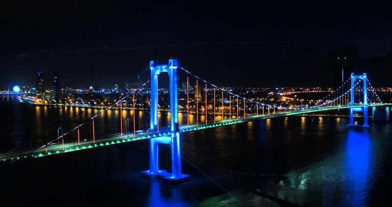 Cầu Thuận Phước mõi khi đêm về trở nên lung linh hơn với hệ thống chiếu sáng hiện đại