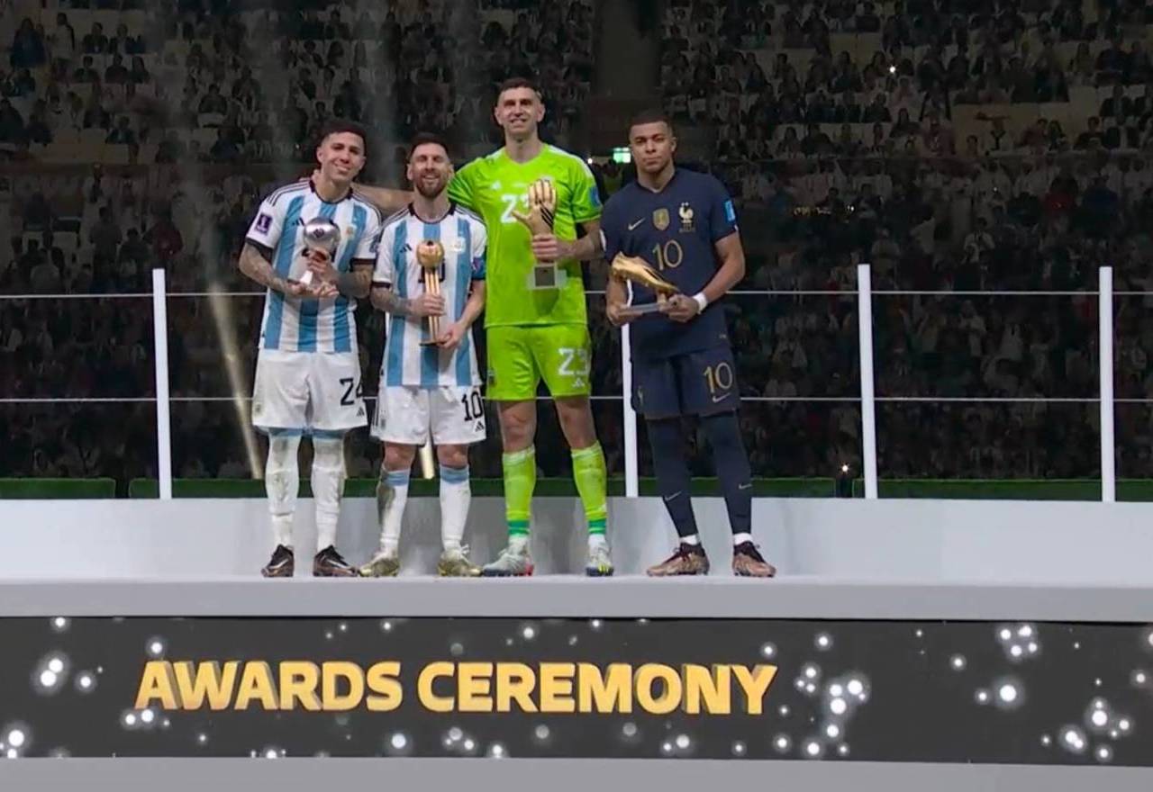 Khoảnh khắc vinh danh những cá nhân xuất sắc nhất của giải đấu. 3/4 giải cá nhân thuộc vè đội tuyển Argenttina